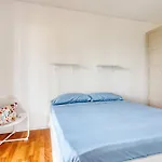 Appartement Giaxtower Gym & Pool Romantic Pool View Milaan