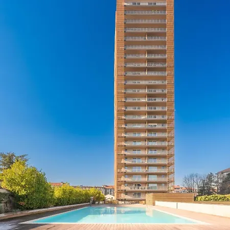 アパート Giaxtower Gym & Pool Romantic Pool View ミラノ